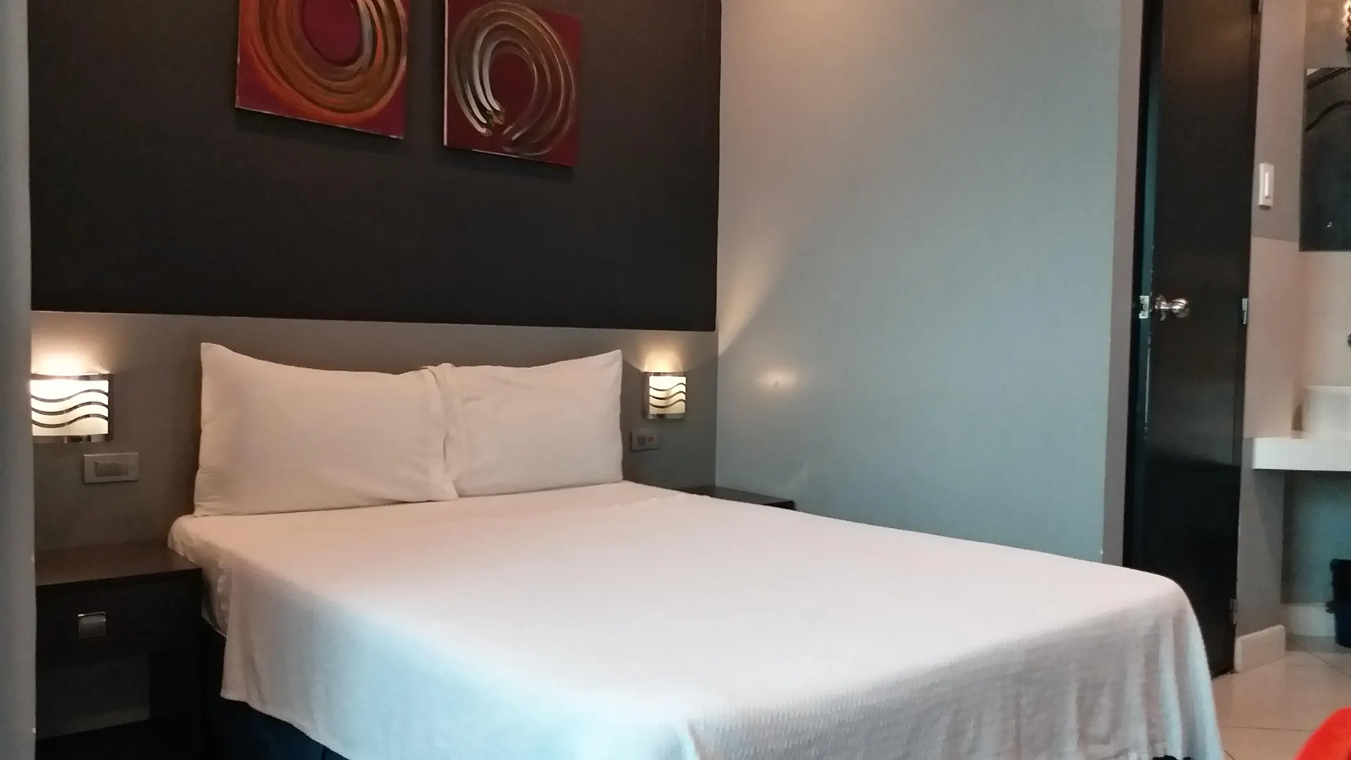 Leez Inn Manila 3*,